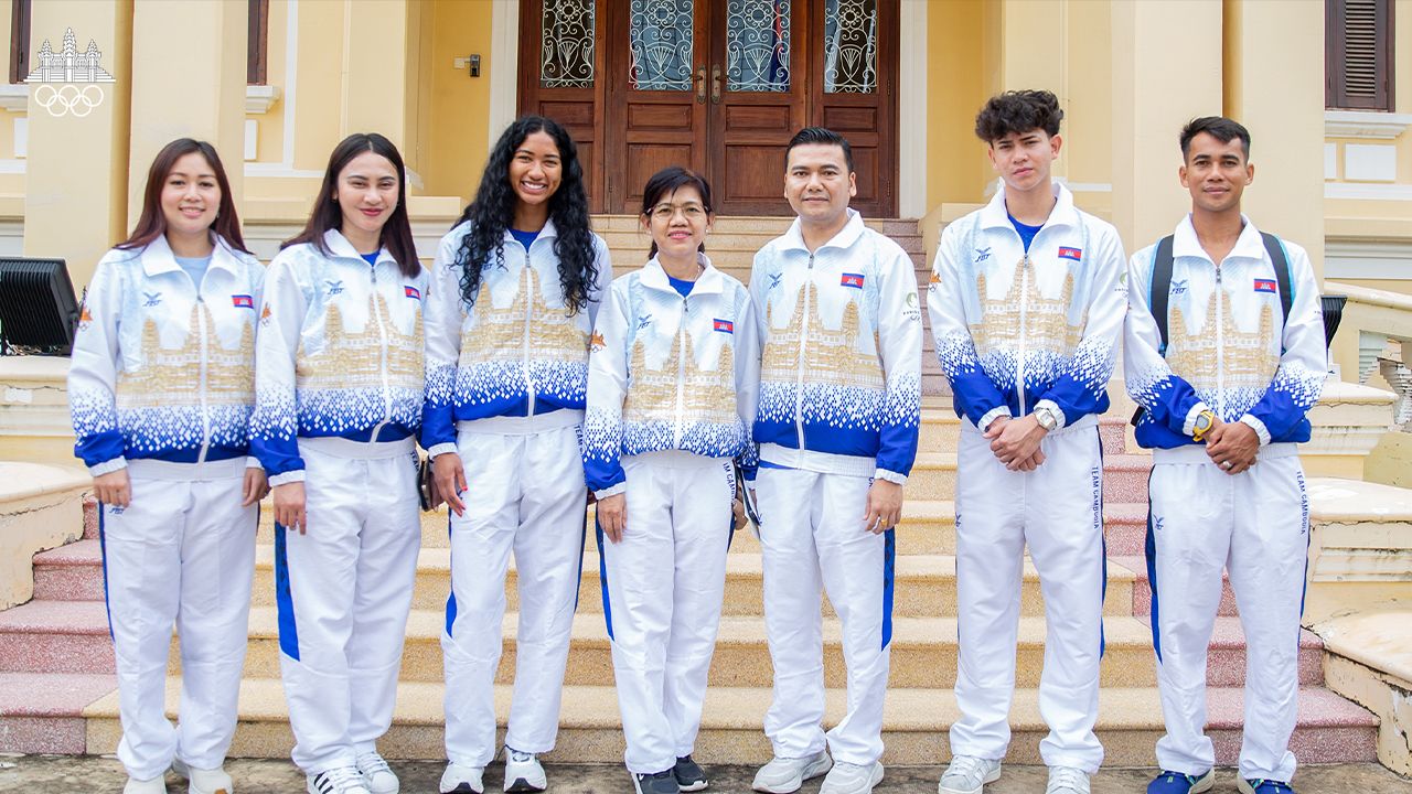 “กัมพูชา” เปิดตัวชุดแข่ง โอลิมปิก 2024 “ฮุน มาเนต” อัดฉีด 3 นักกีฬา 500 ดอลลาร์