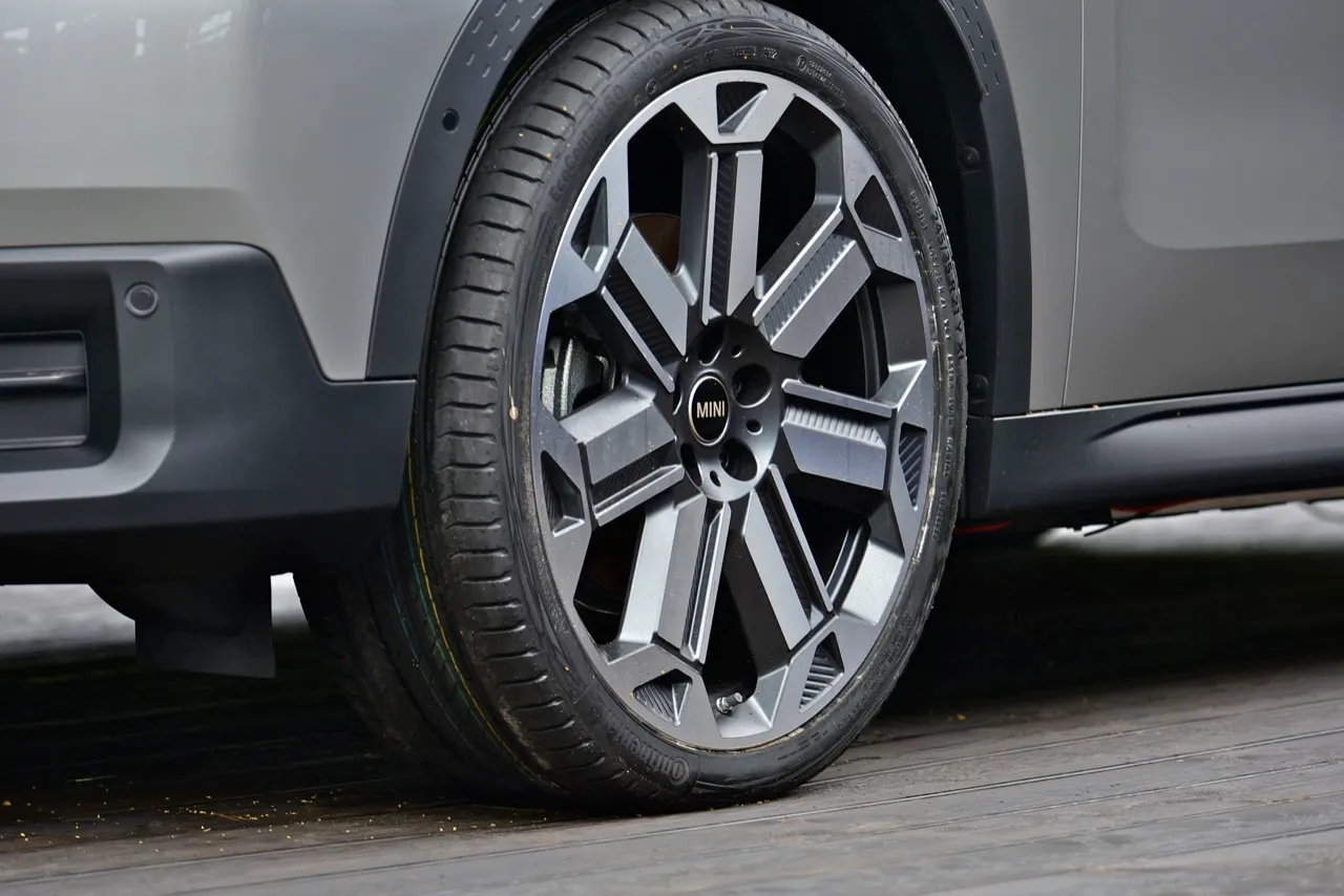 ใหญ่สะใจวิ่งไกล 430 กิโลเมตร MINI NEW COUNTRYMAN SE ALL4