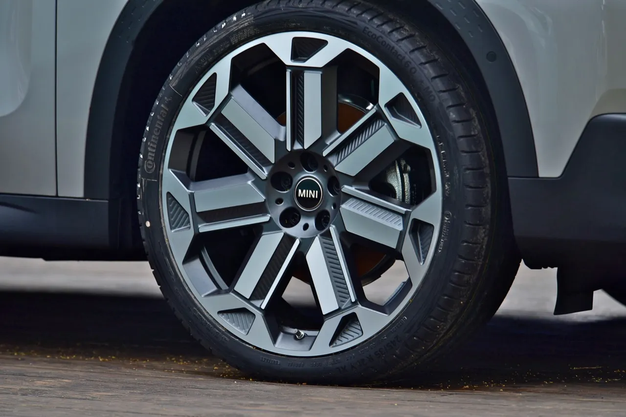 ใหญ่สะใจวิ่งไกล 430 กิโลเมตร MINI NEW COUNTRYMAN SE ALL4