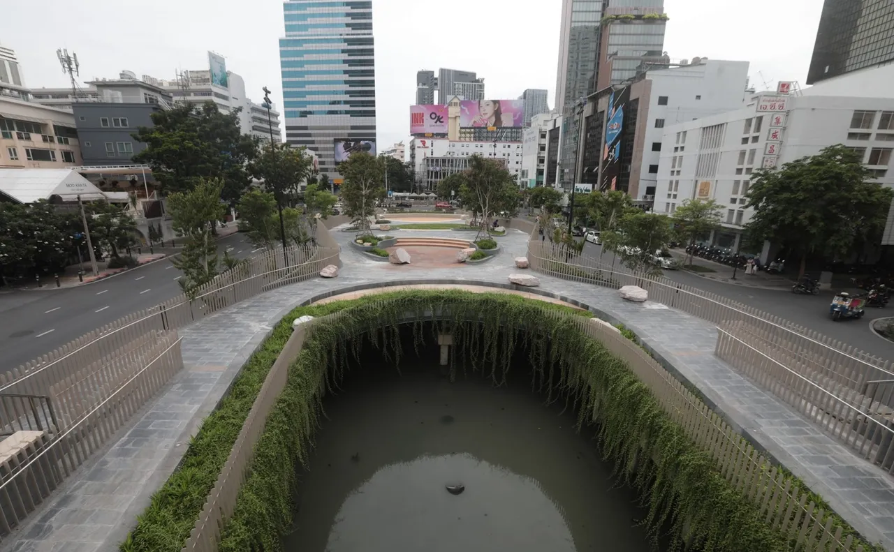 คลองช่องนนทรี เสื่อมโทรม น้ำดำเหม็น จี้ กทม.คืนแลนด์มาร์ก