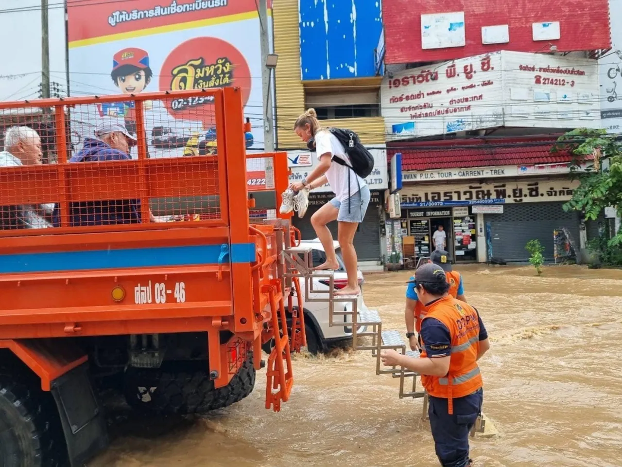 เช็กเลย สรุป 12 จุดน้ำท่วมขัง ปิดกั้นเส้นทางสัญจรในตัวเมืองเชียงใหม่