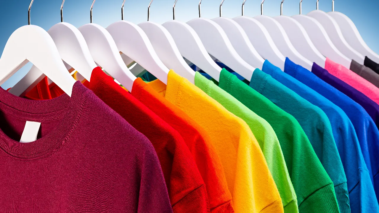 สีมงคลเดือนตุลาคม 2567 เช็กสีเสื้อมงคลประจำวัน เสริมดวงเด่นทั้งเดือน