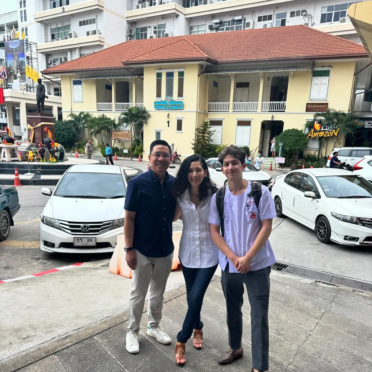 นุสบา เปิดภาพ น้องปุณณ์ ลูกชาย บินไปฝึกงานที่โรงพยาบาลรัฐในอเมริกา