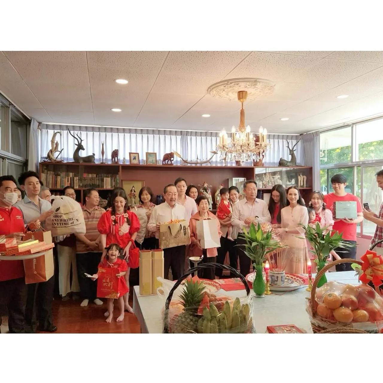 นาตาลี-ฟลุค พา น้องนาตาชา ไหว้บรรพบุรุษพร้อมครอบครัวใหญ่ วิล ชวิณ ก็มา