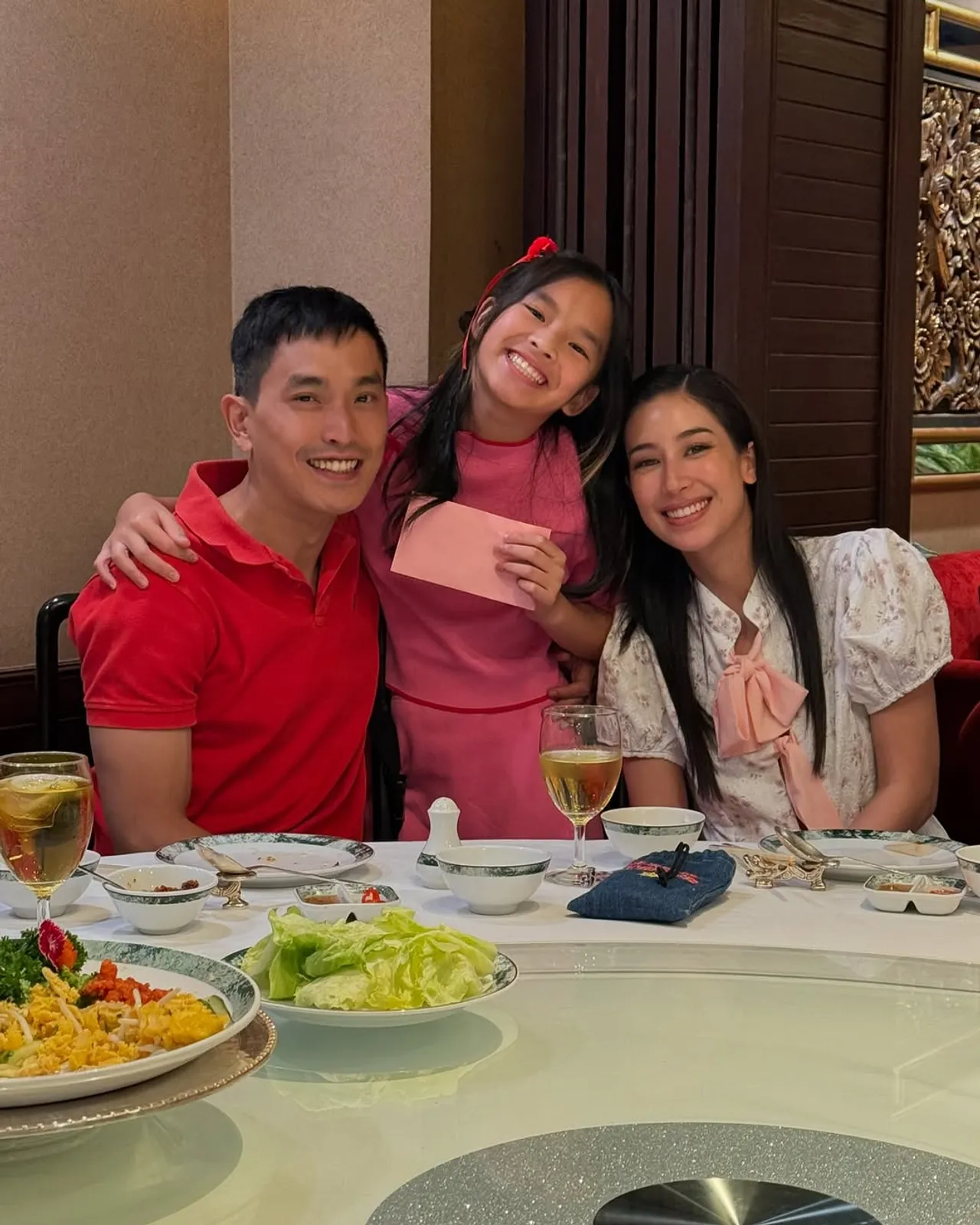 สุดอบอุ่น แม่แอฟ-น้องปีใหม่ ฉลองตรุษจีนกับคุณปู่ไพรวงษ์และคุณย่า รับอั่งเปาจุกๆ