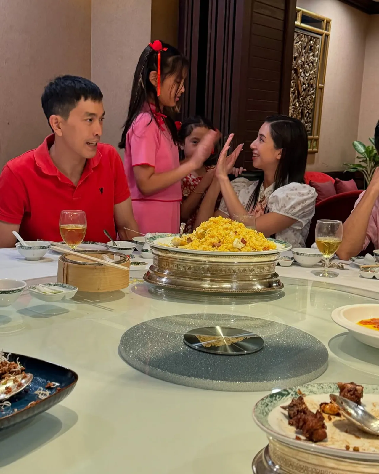 สุดอบอุ่น แม่แอฟ-น้องปีใหม่ ฉลองตรุษจีนกับคุณปู่ไพรวงษ์และคุณย่า รับอั่งเปาจุกๆ