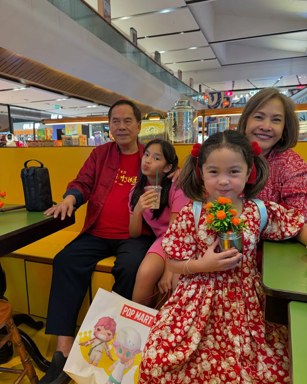 สุดอบอุ่น แม่แอฟ-น้องปีใหม่ ฉลองตรุษจีนกับคุณปู่ไพรวงษ์และคุณย่า รับอั่งเปาจุกๆ