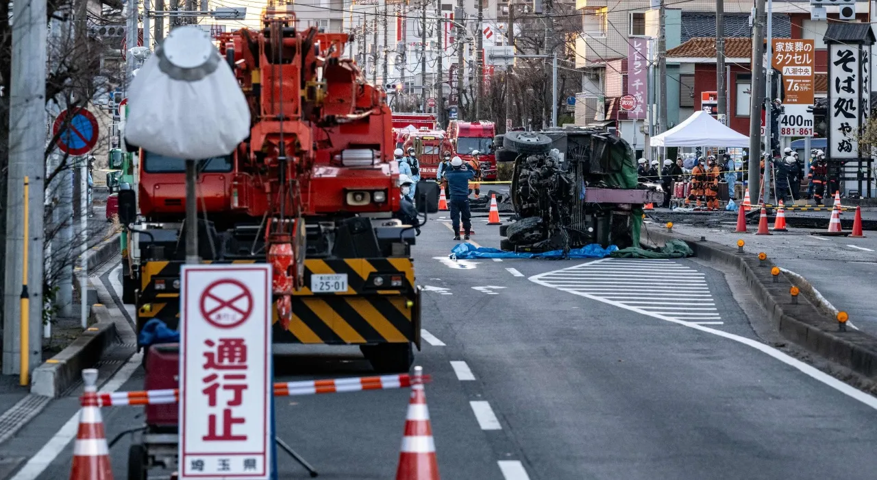 ยังไร้วี่แวว คนขับรถบรรทุกญี่ปุ่นสูญหายในหลุมยุบ เป็นวันที่ 4