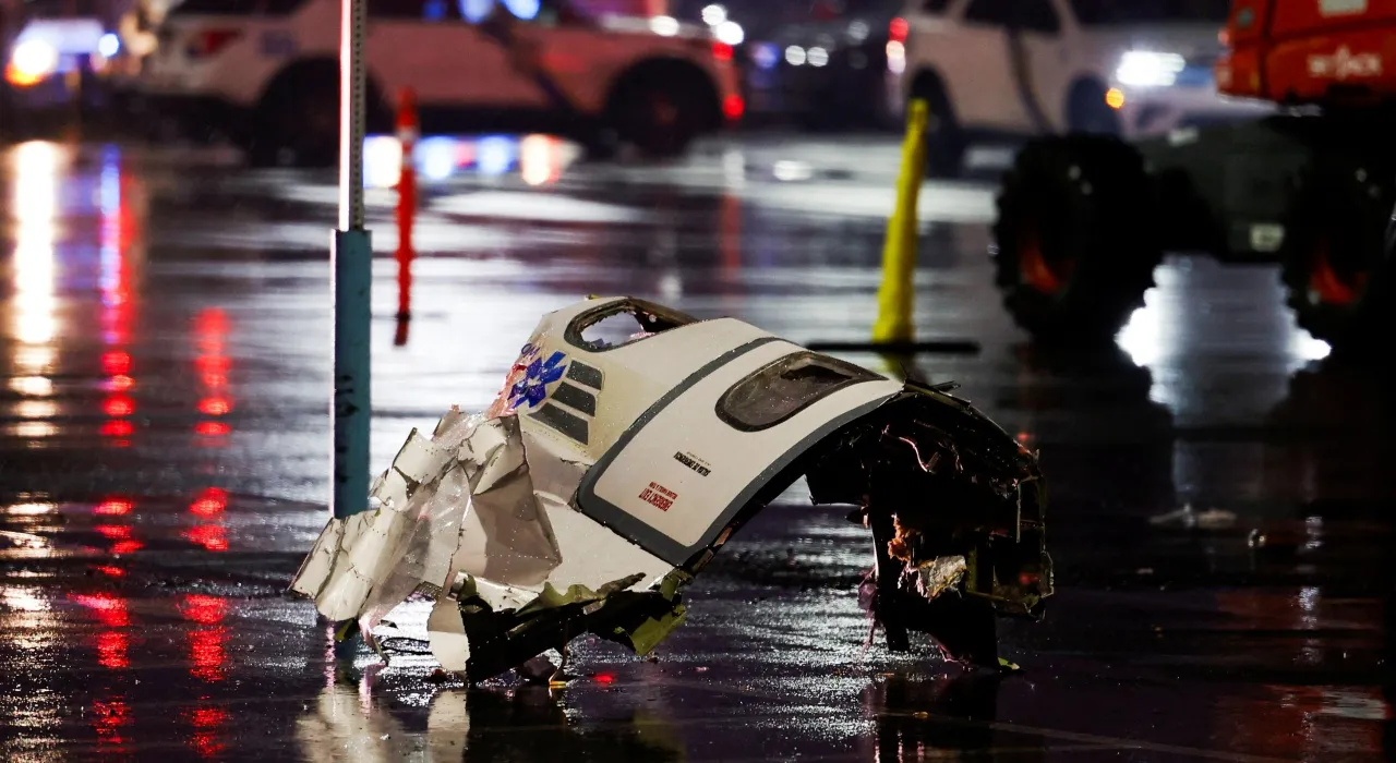 สุดสลด เครื่องบินเล็กขนส่งผู้ป่วยตกใส่บ้านคน ระเบิดไฟลุกในสหรัฐฯ (คลิป)