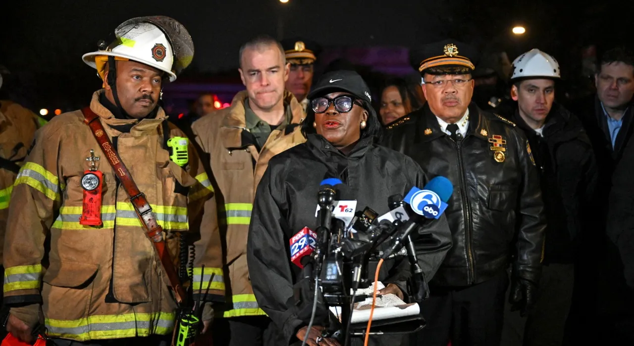 สุดสลด เครื่องบินเล็กขนส่งผู้ป่วยตกใส่บ้านคน ระเบิดไฟลุกในสหรัฐฯ (คลิป)