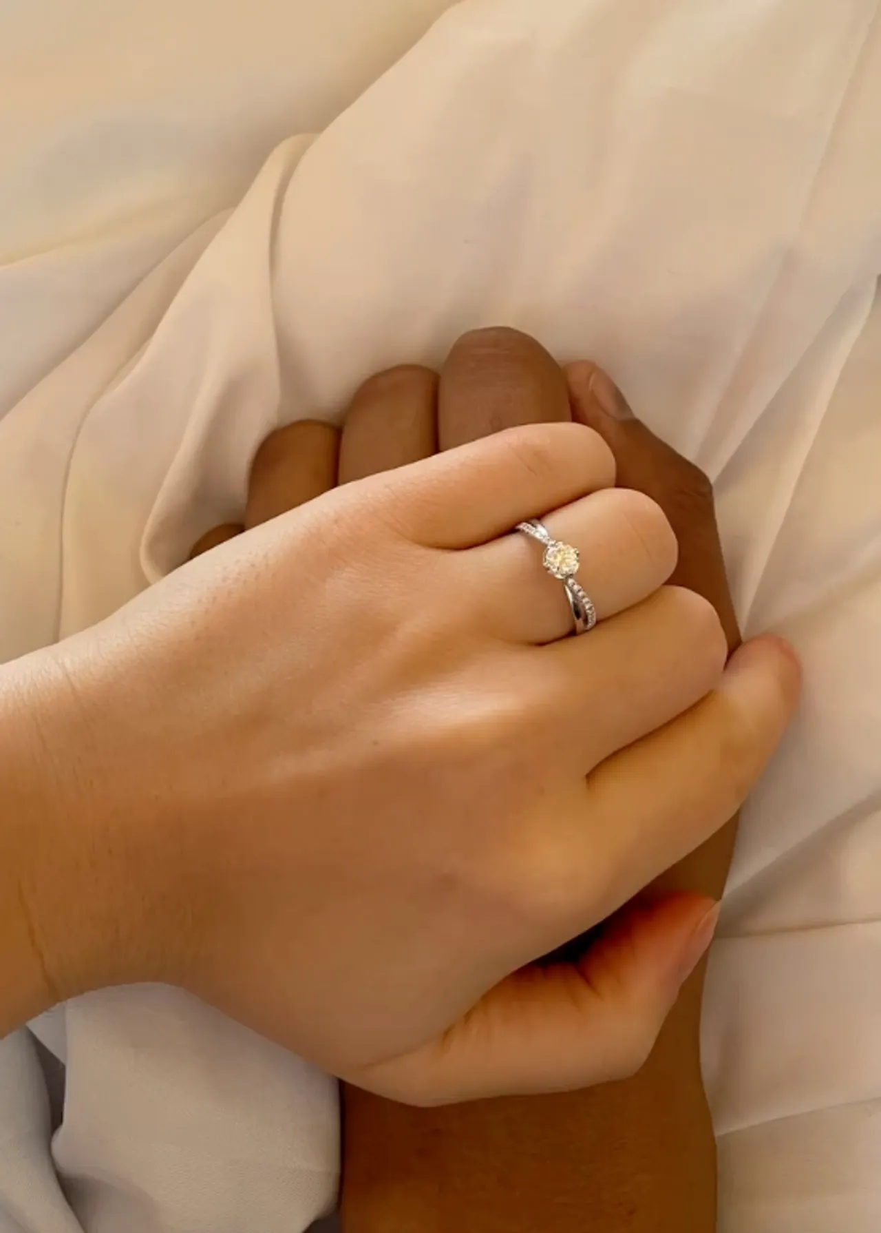 ดาเรีย โพสต์คลิป อ๋อม อรรคพันธ์ เซอร์ไพรส์ขอแต่งงาน บรรยากาศสุดโรแมนติก (คลิป)