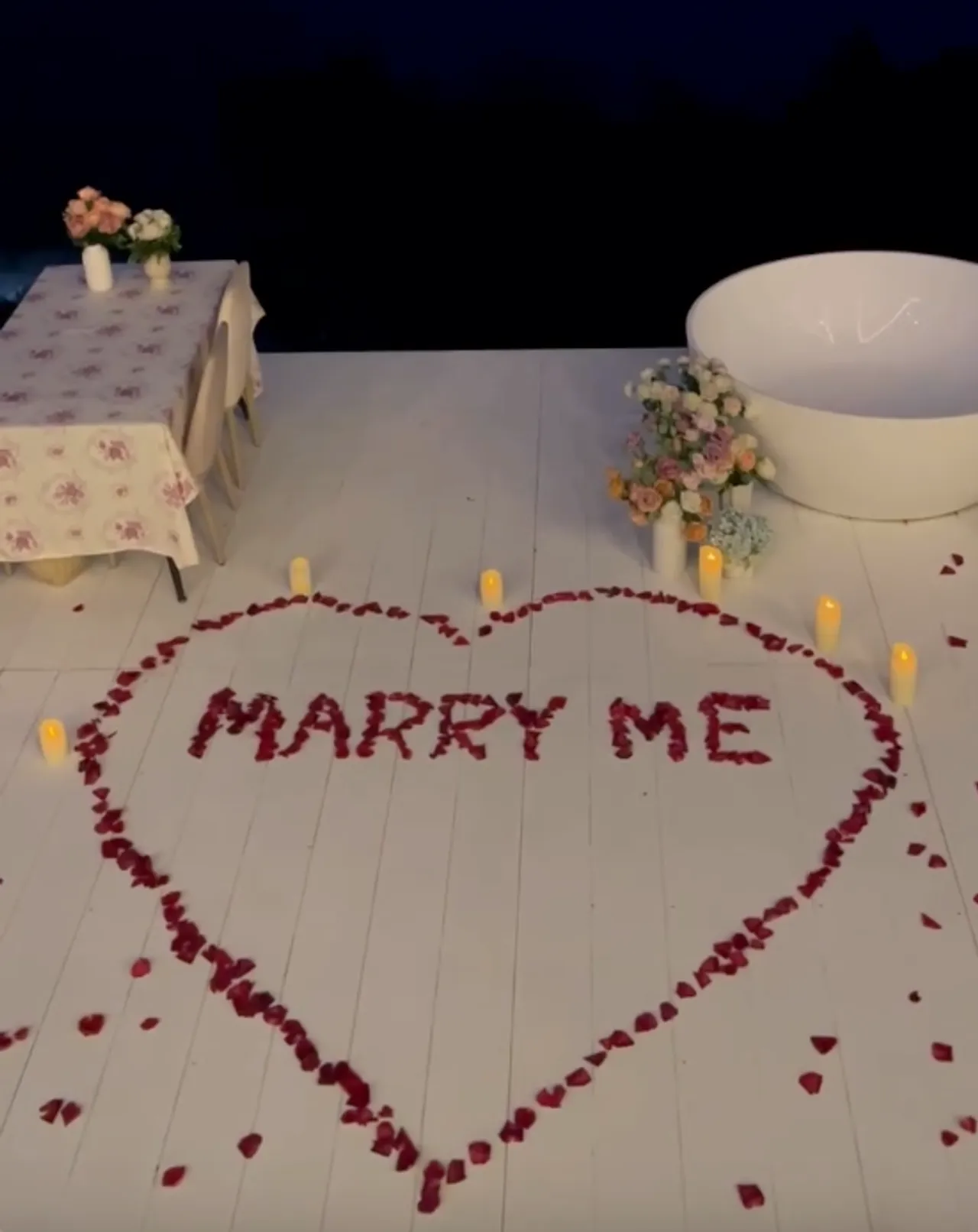 ดาเรีย โพสต์คลิป อ๋อม อรรคพันธ์ เซอร์ไพรส์ขอแต่งงาน บรรยากาศสุดโรแมนติก (คลิป)