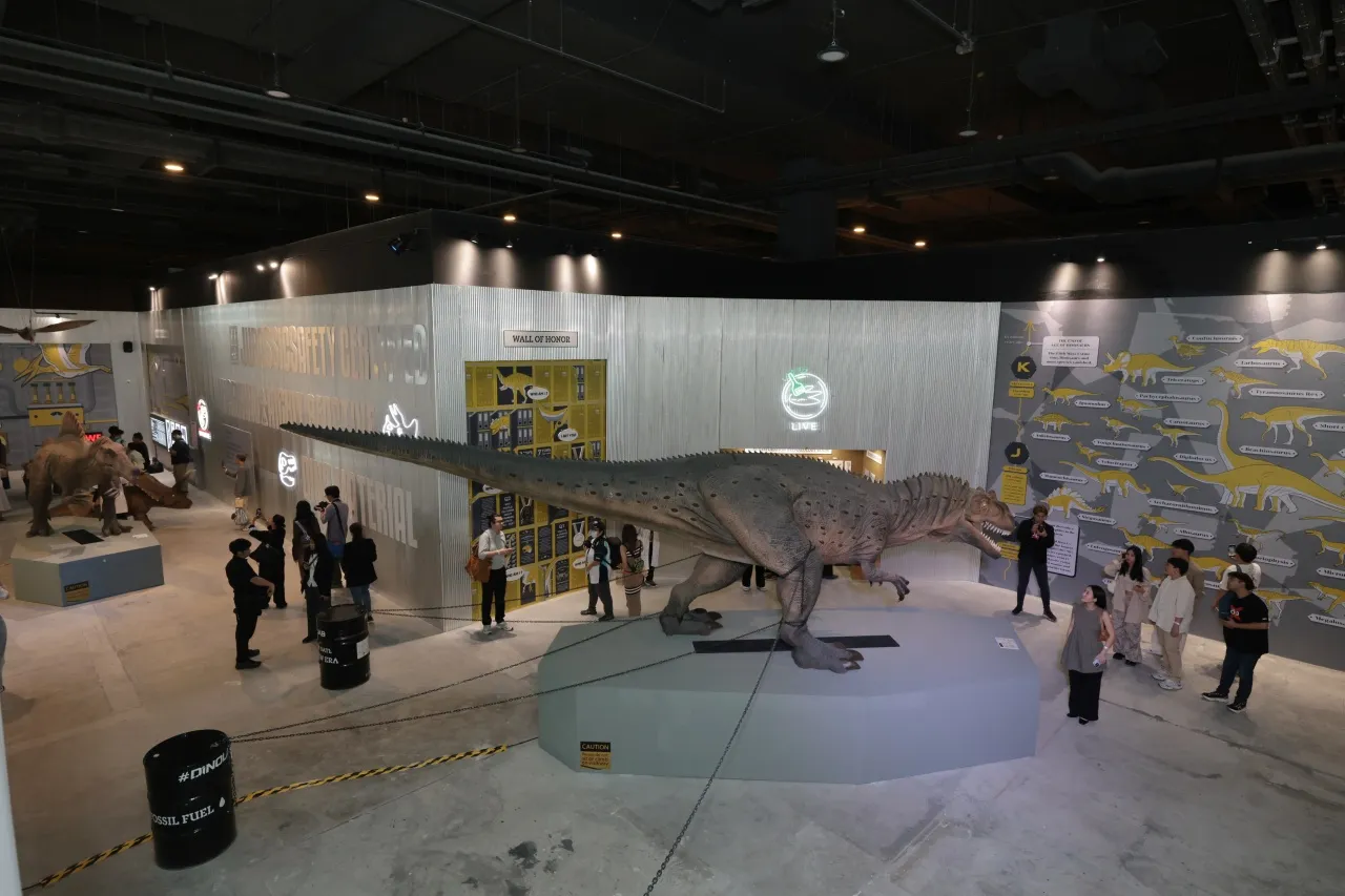 กาย รัชชานนท์ พาลูกชายน้องเอเดน เปิดประตูสู่โลกไดโนเสาร์ ย้อนสู่ยุคจูราสสิคอย่างสมจริง