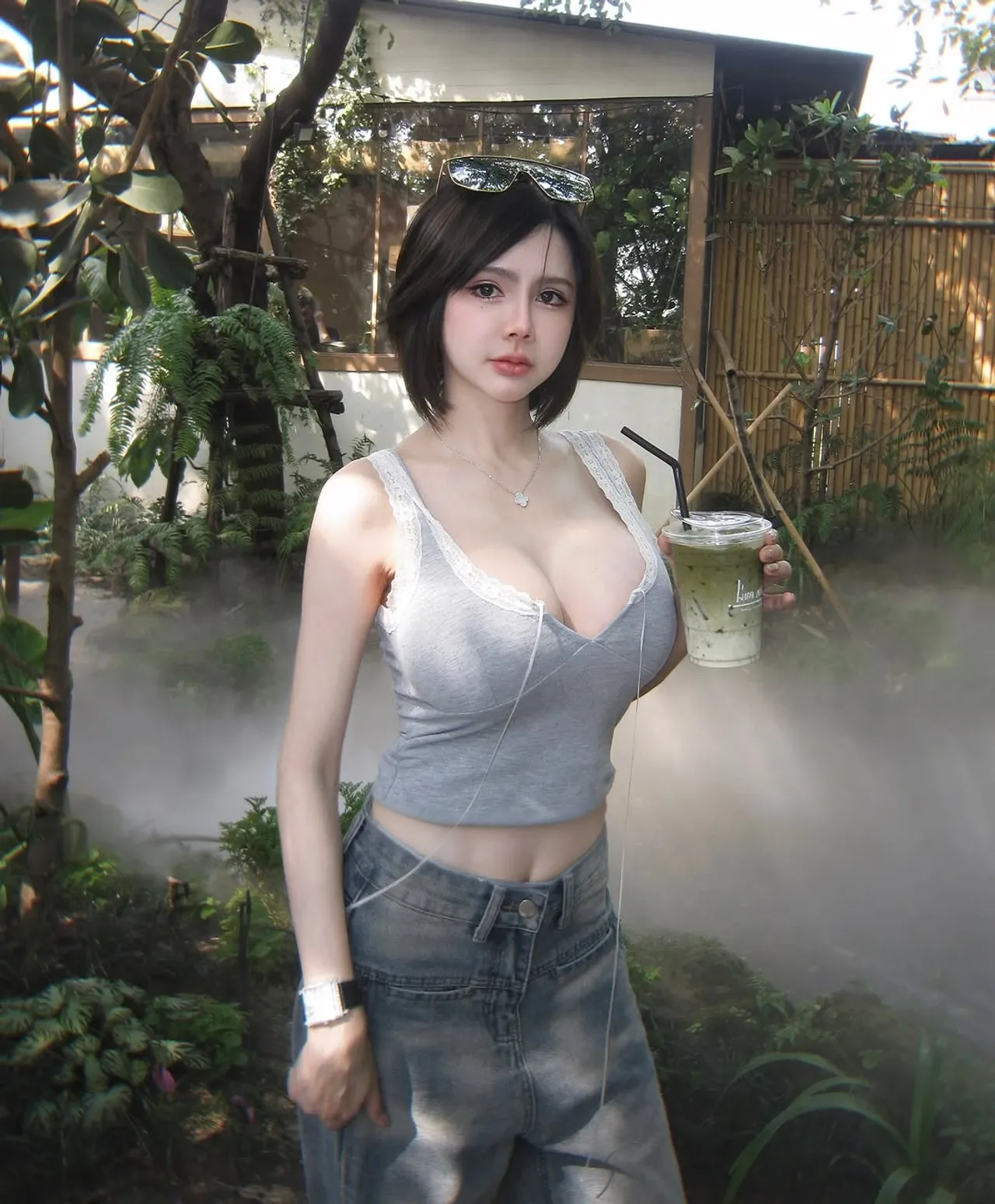 เปิดวาร์ป น้องไอซ์ ดาวติ๊กต่อกสาวสวยสุดแซ่บที่ ครูเต้ย อภิวัฒน์ ตามจีบ 