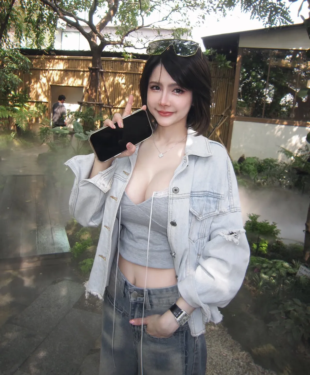 เปิดวาร์ป น้องไอซ์ ดาวติ๊กต่อกสาวสวยสุดแซ่บที่ ครูเต้ย อภิวัฒน์ ตามจีบ 