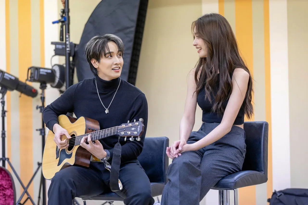 “กองทัพ พีค-มิ้นท์” โชว์ซีนหวานจับมืออุ่นเครื่อง แฟนมีตคู่ครั้งแรก