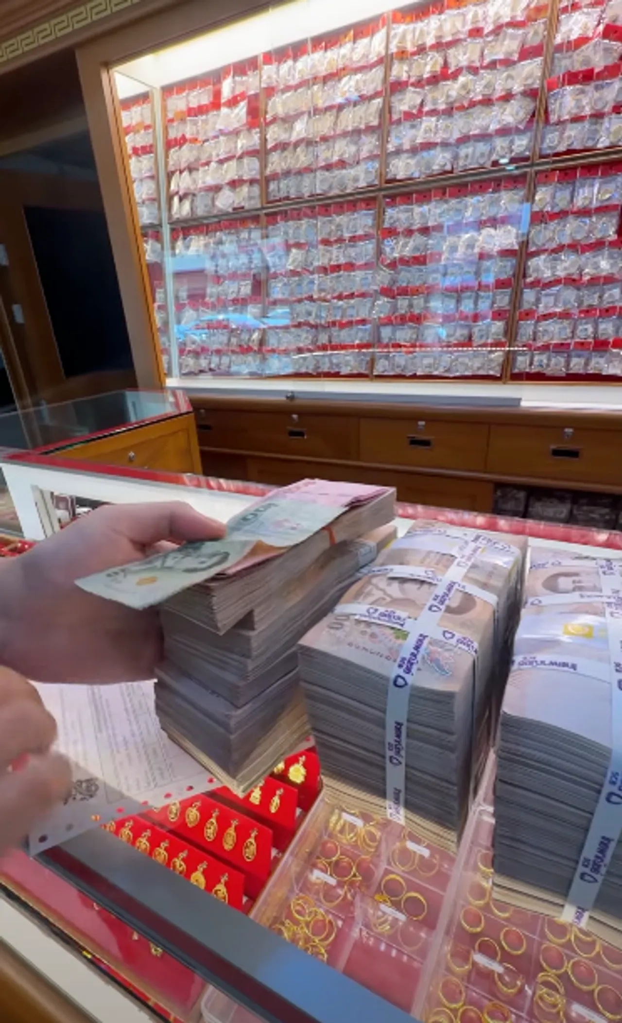 ดีเจภูมิ จัดให้หายสงสัย ขายทองคำแท่ง 1 กิโลตอนนี้ ได้กำไรฉ่ำ 2.5 แสนบาท