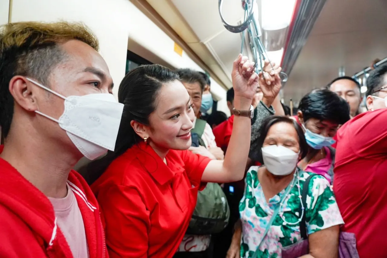 นายกฯ ขึ้น MRT ดูยอดคนใช้บริการ ก่อนไปเยาวราช เฝ้าฯ รับเสด็จ “กรมสมเด็จพระเทพฯ”