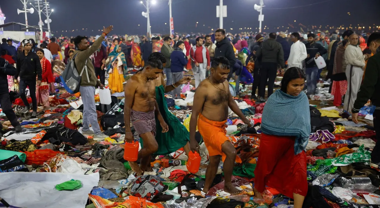 ชุลมุนเหยียบกันในงานกุมภเมลาของอินเดีย ดับ 15 ศพ เจ็บเพียบ (คลิป)