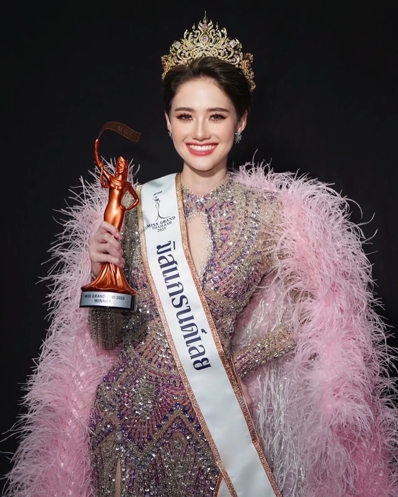 อิงฟ้า เรียก ลิลลี่ มิสแกรนด์เลย ตักเตือน ปมดราม่าแต่งตัวไม่ให้เกียรติ