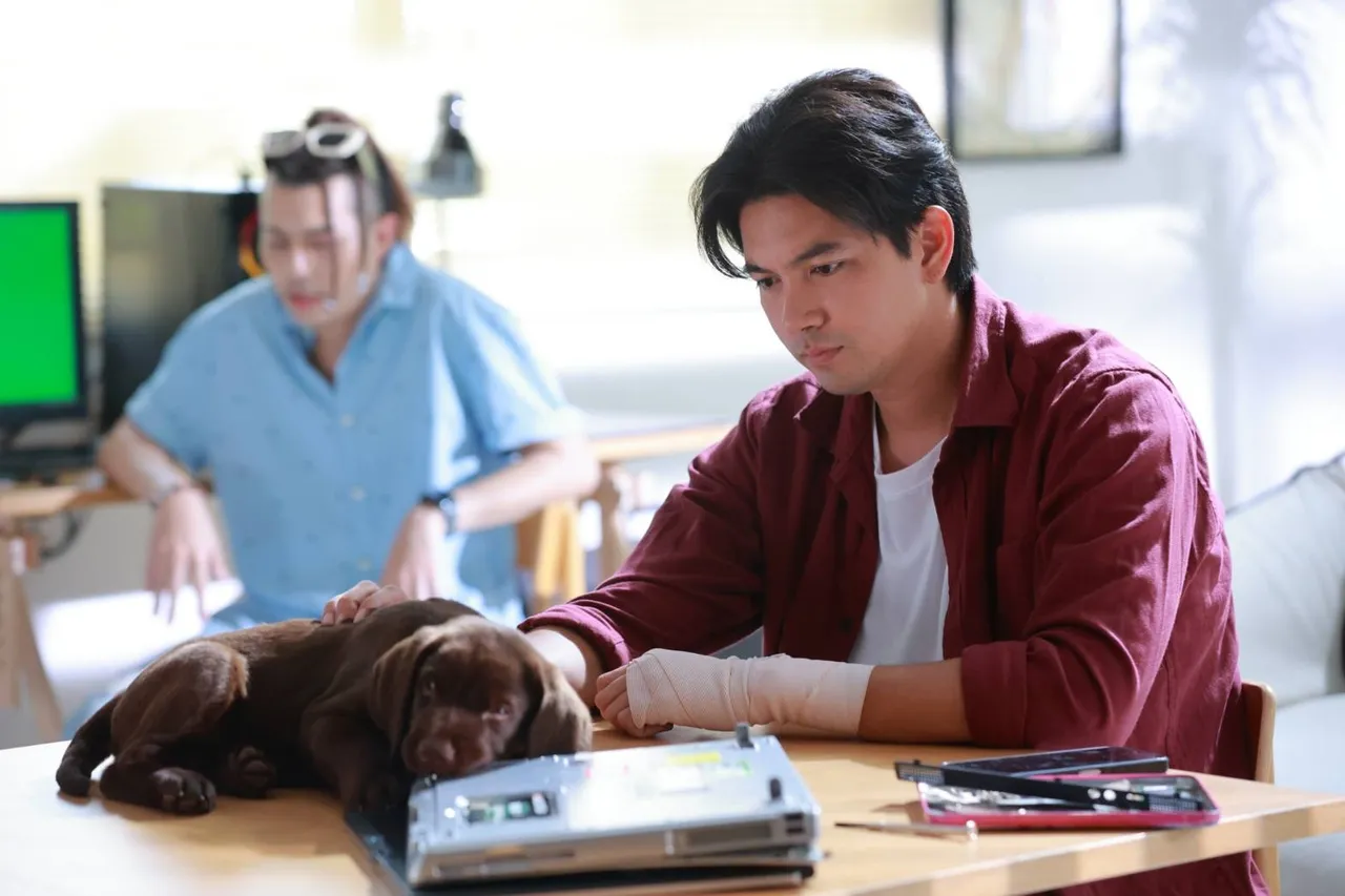 เข้ม หัสวีร์ เปิดใจบทบาทใหม่ที่แสนท้าทายในหนังรักโรแมนติก 'Why We Love เพราะรักต้องมี' 