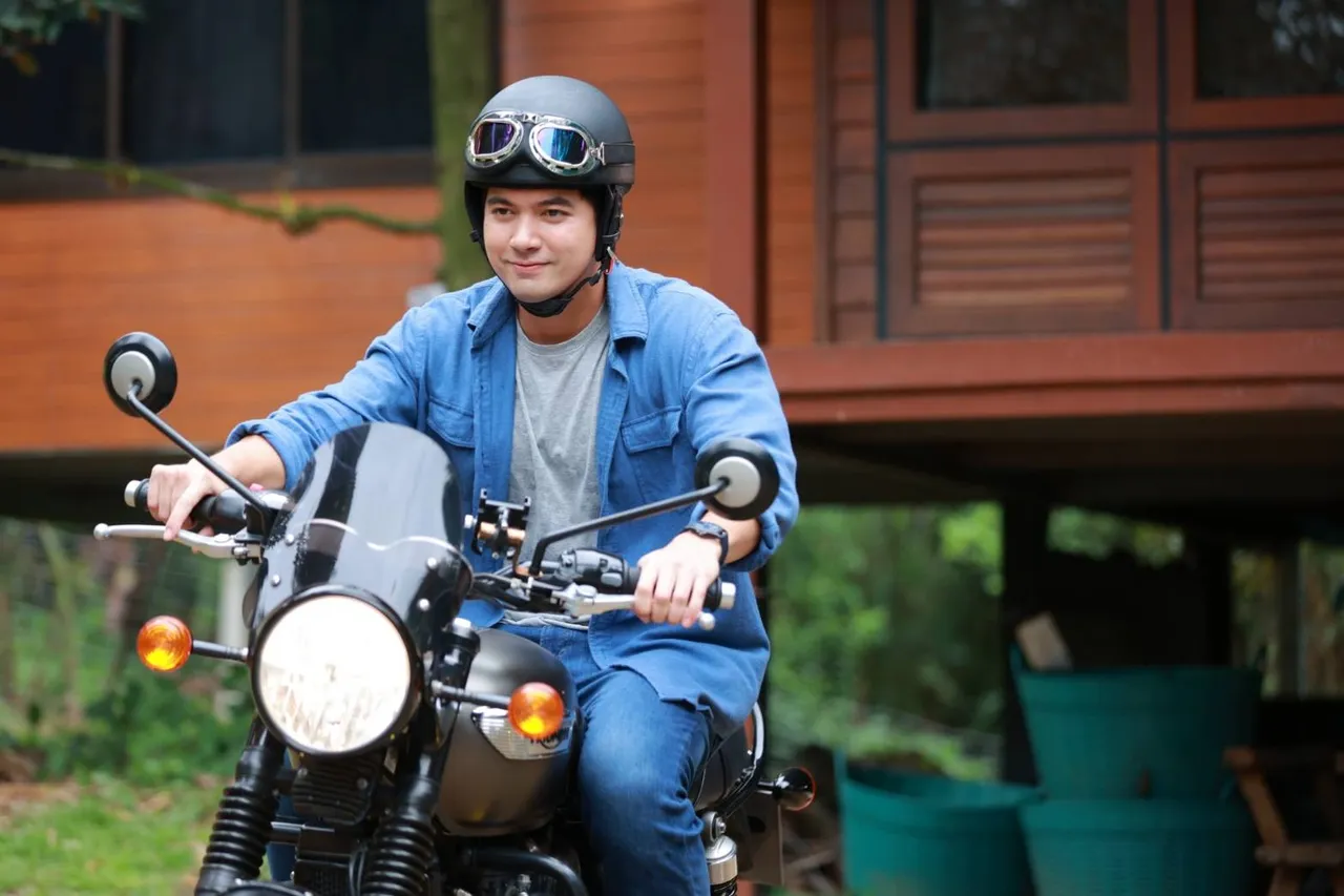 เข้ม หัสวีร์ เปิดใจบทบาทใหม่ที่แสนท้าทายในหนังรักโรแมนติก 'Why We Love เพราะรักต้องมี' 