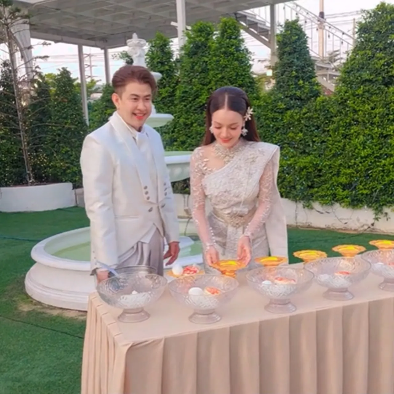 เปิดภาพงานแต่ง แจ๊ค ธนพล ควง เอม รมิดา เข้าวิวาห์ เจ้าสาวสวยออร่ามาก