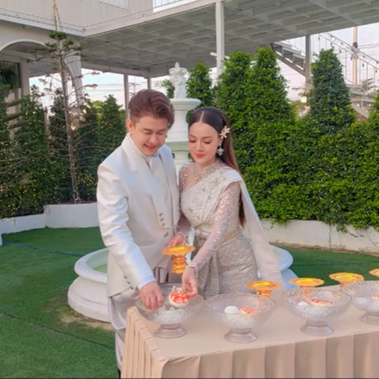 เปิดภาพงานแต่ง แจ๊ค ธนพล ควง เอม รมิดา เข้าวิวาห์ เจ้าสาวสวยออร่ามาก