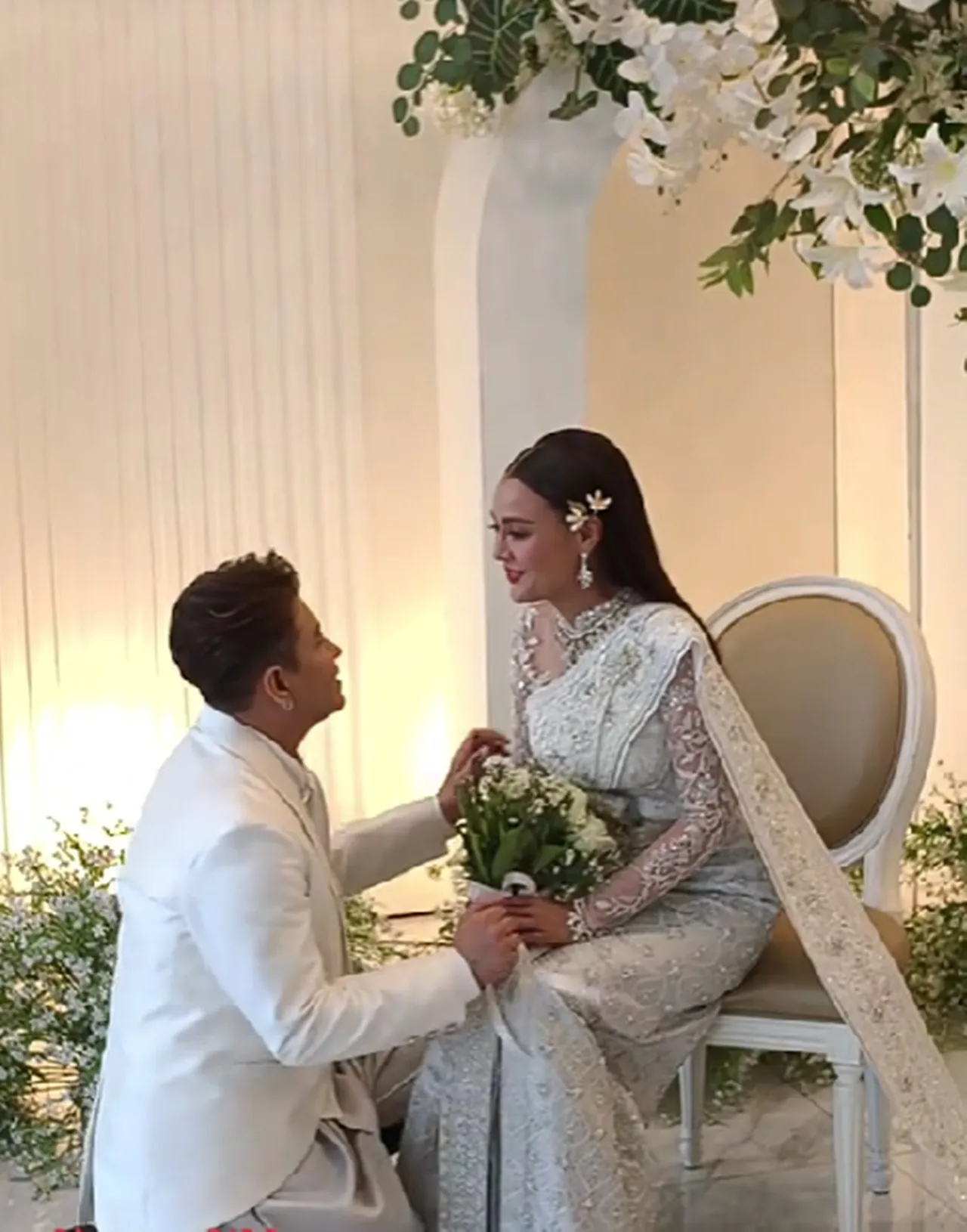 เปิดภาพงานแต่ง แจ๊ค ธนพล ควง เอม รมิดา เข้าวิวาห์ เจ้าสาวสวยออร่ามาก