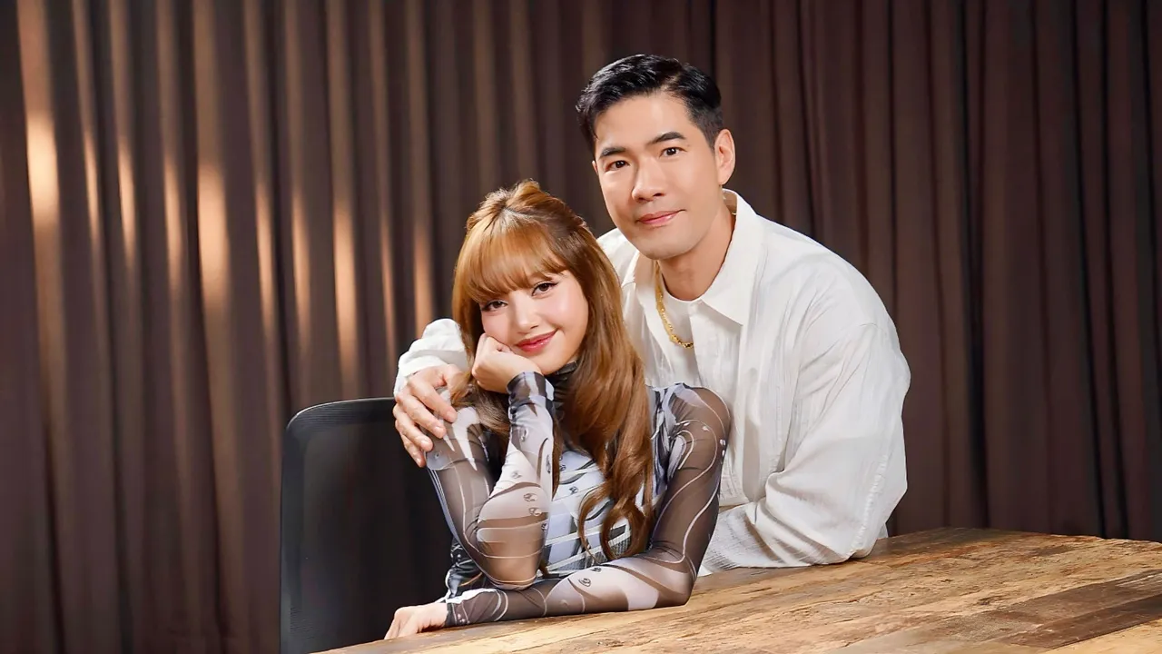 เปิดชีวิตหลังเวทีของ ลิซ่า เคยโดนซาแซงประชิดตัวถึงขั้นจะก้าวเท้าขึ้นรถด้วย