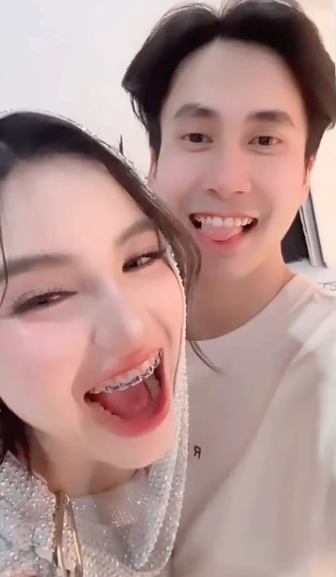 ขนม-หมอบุ๊ค คลั่งรัก โชว์หวานหนักมาก เจอมนุษย์ป้าแซะแรง ชาวเน็ตถล่มกลับ