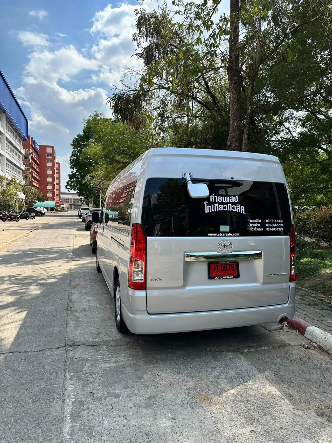 ผู้ใหญ่บ้านฟินแลนด์ ทำเซอร์ไพรส์ถอยรถตู้ป้ายแดงให้คนในค่าย แฟนคลับแห่ส่องเลขเด็ด