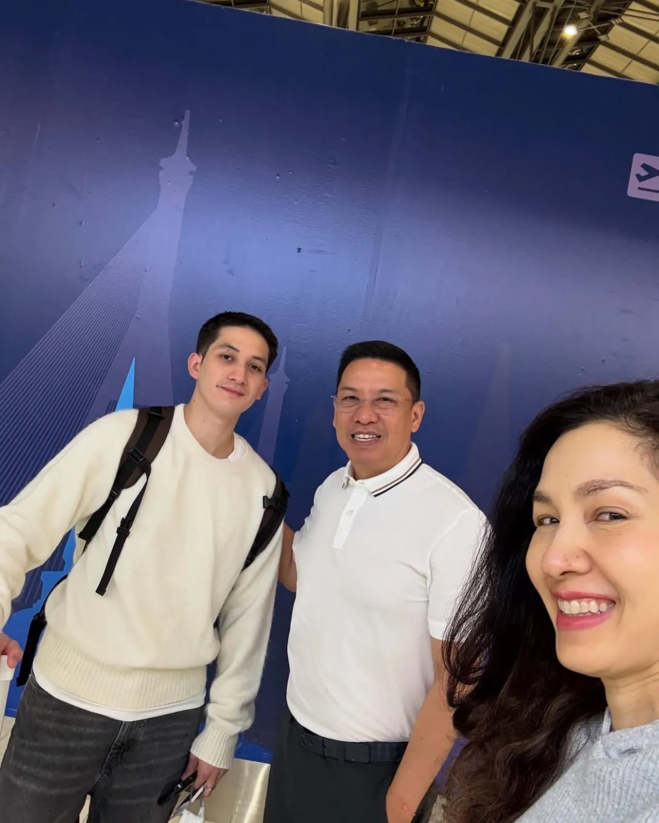 นุสบา เผยภาพครอบครัวสุดน่ารัก คนพากันโฟกัสลูกชายหล่อ หน้าตาดีทั้งคู่