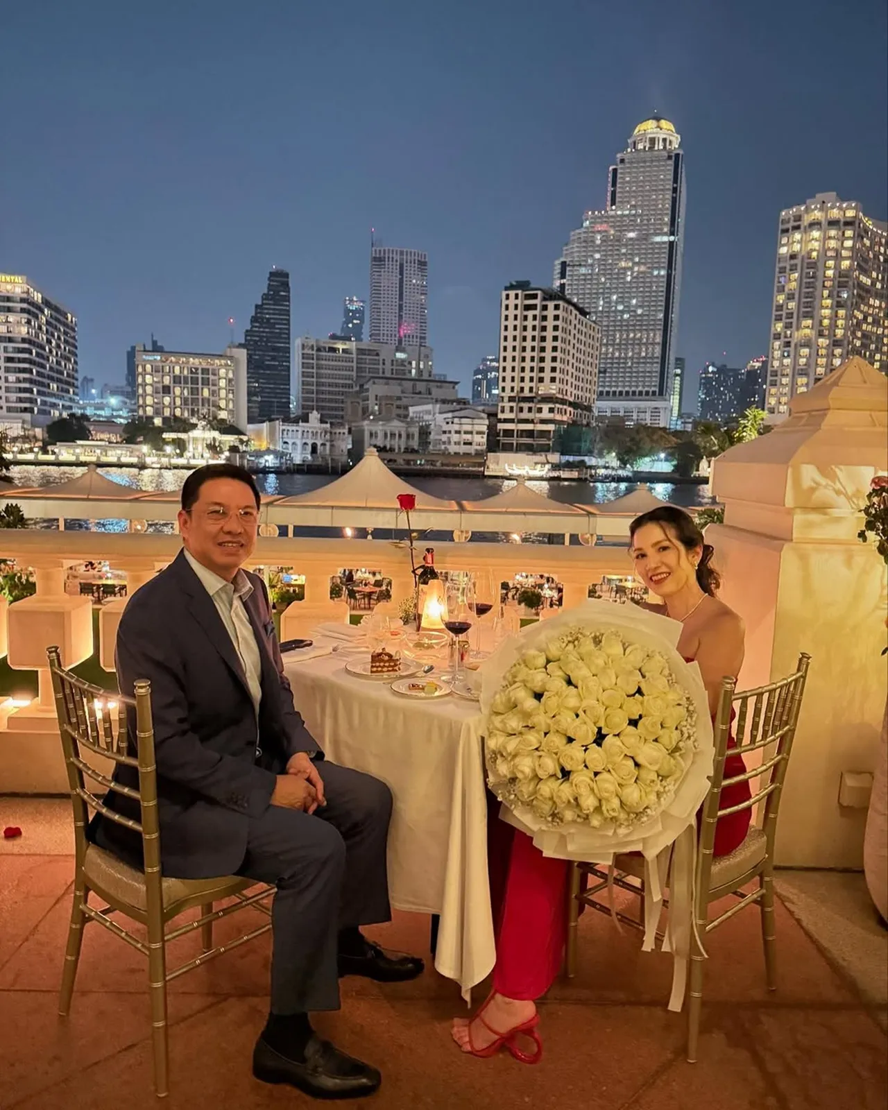 นุสบา เผยภาพครอบครัวสุดน่ารัก คนพากันโฟกัสลูกชายหล่อ หน้าตาดีทั้งคู่