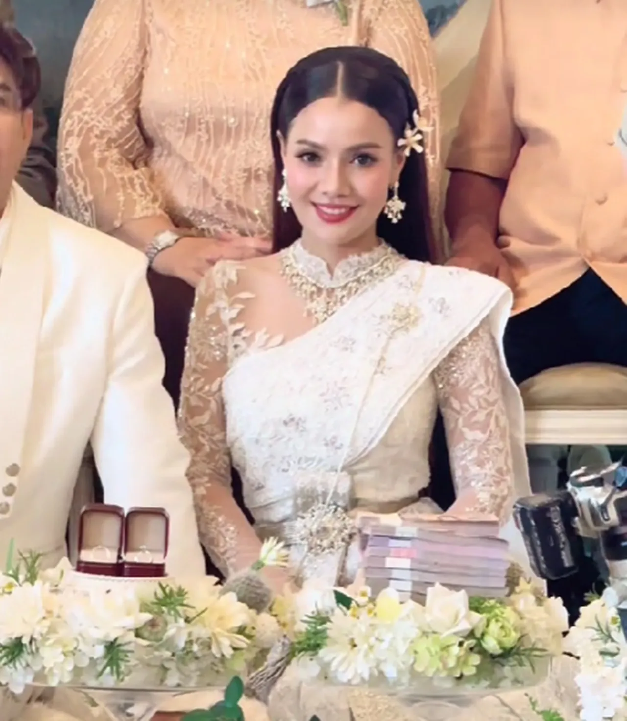 ส่องสินสอด แจ๊ค ธนพล สู่ขอ เอม รมิดา มาเป็นคู่ชีวิต สมฐานะนักร้องดัง