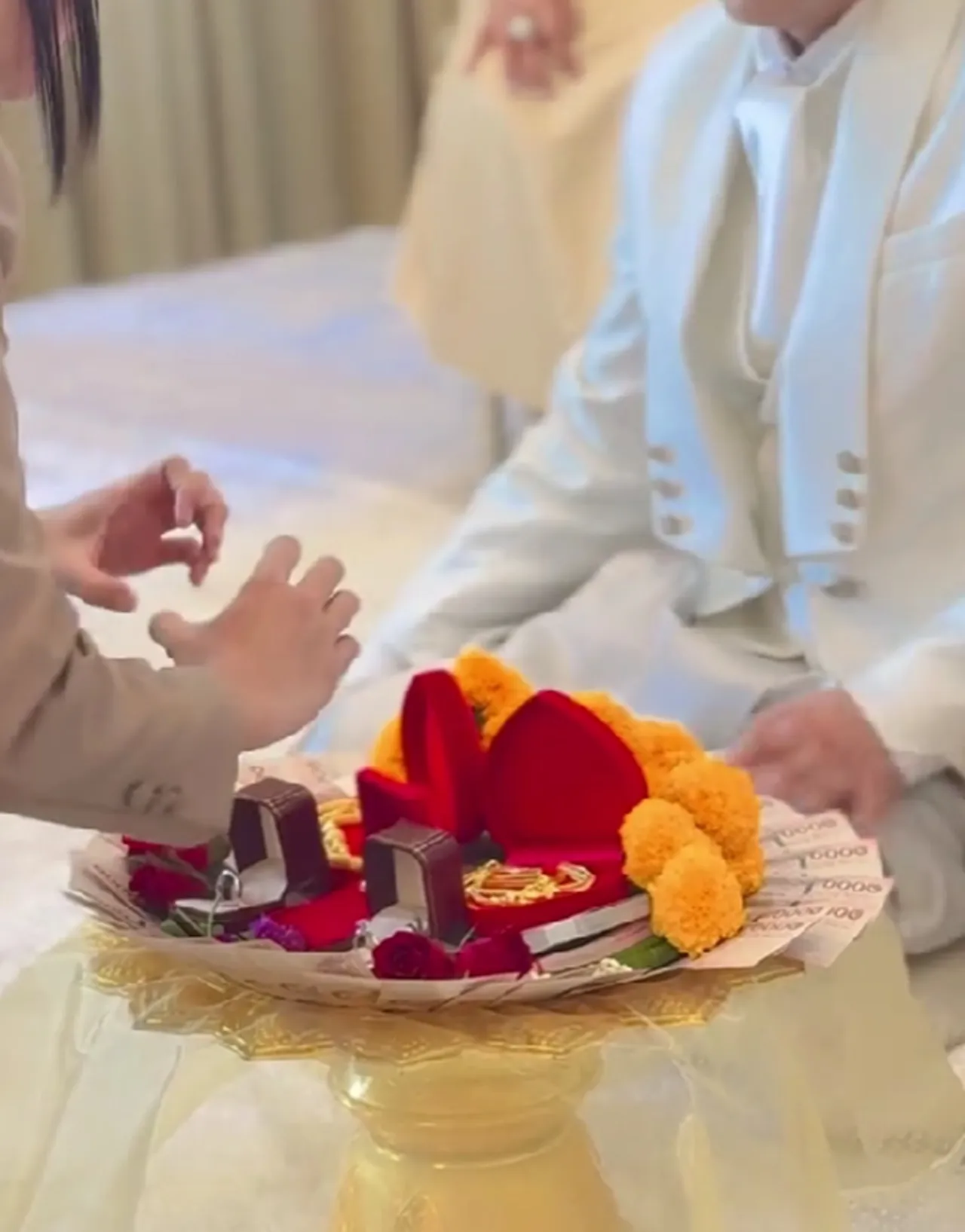 ส่องสินสอด แจ๊ค ธนพล สู่ขอ เอม รมิดา มาเป็นคู่ชีวิต สมฐานะนักร้องดัง