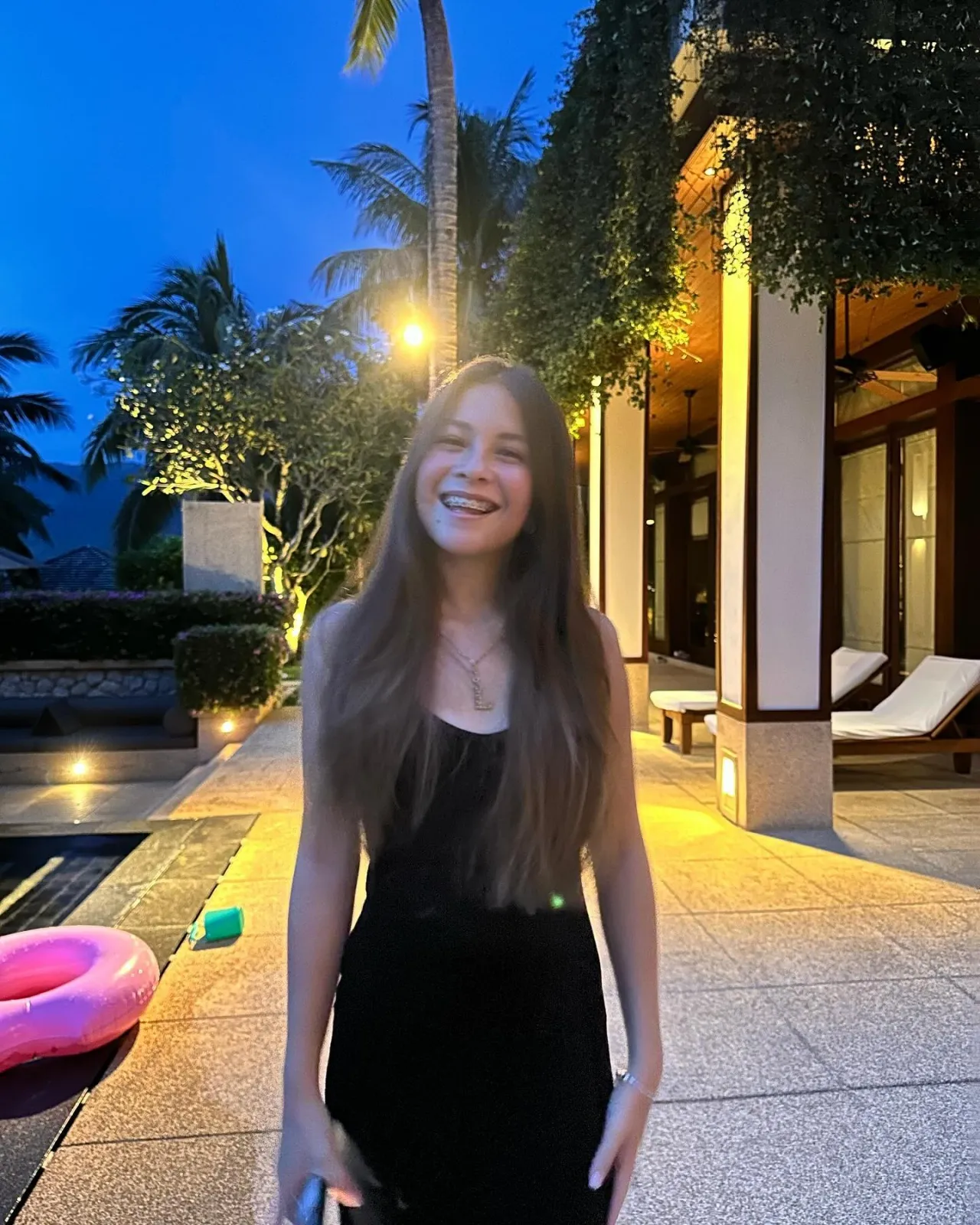 ส่องภาพ น้องไลลา ลูกสาวคนโตของพอลล่า เป็นสาวแล้ว แววตาสวยดูมีเสน่ห์เหมือนแม่