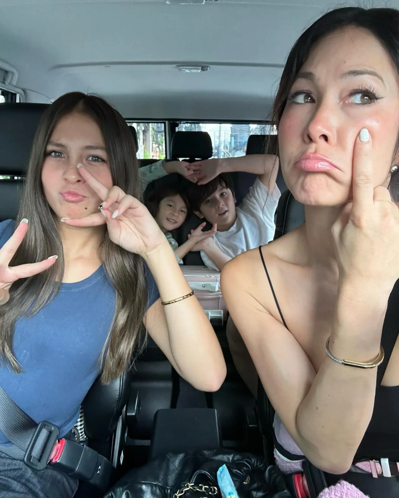 ส่องภาพ น้องไลลา ลูกสาวคนโตของพอลล่า เป็นสาวแล้ว แววตาสวยดูมีเสน่ห์เหมือนแม่