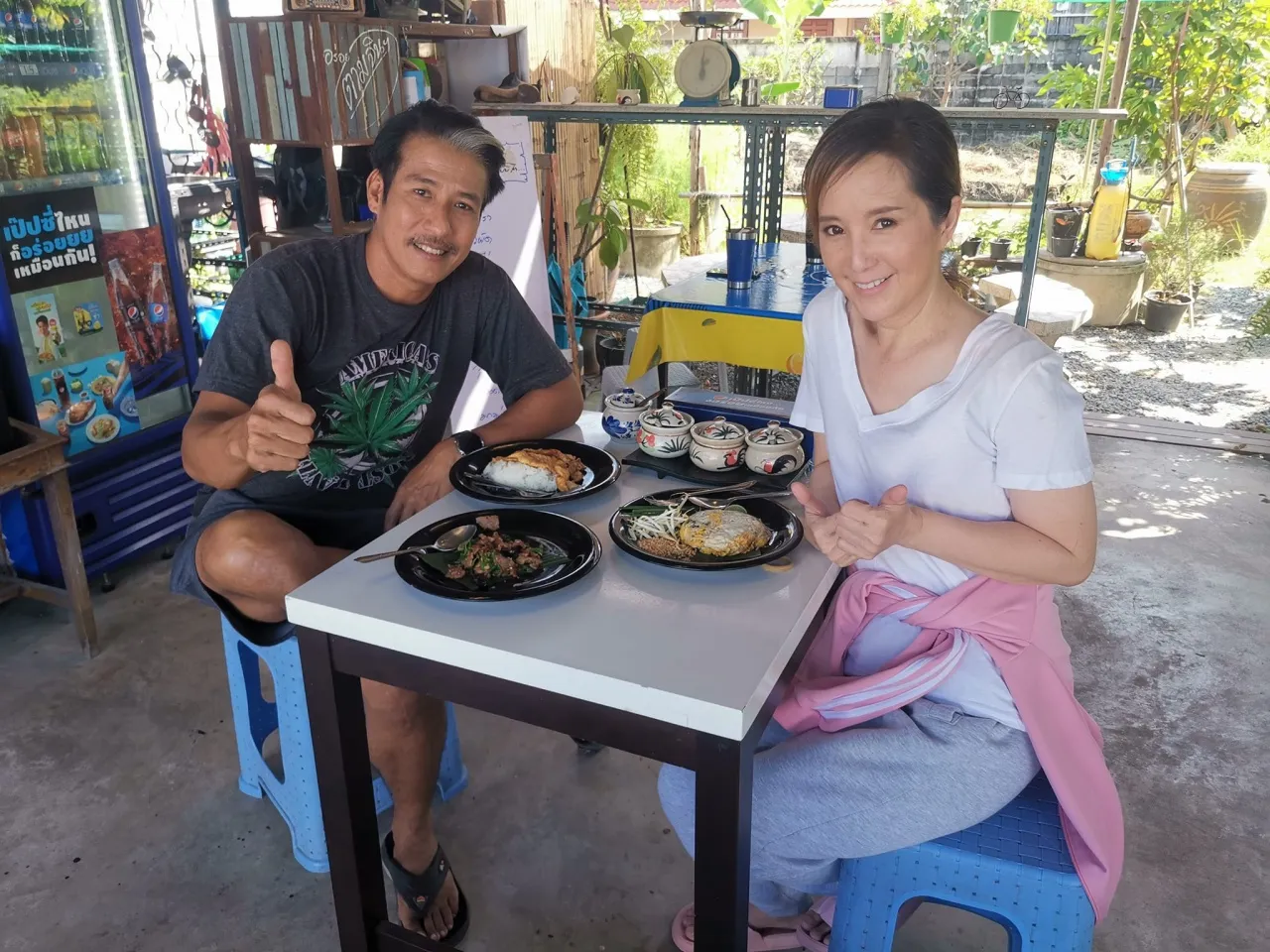 เปิดภาพล่าสุด เอ็กซ์ ไฮแจ็ค ผันตัวขายอาหารตามสั่งริมทาง ใช้ชีวิตแบบเรียบง่าย