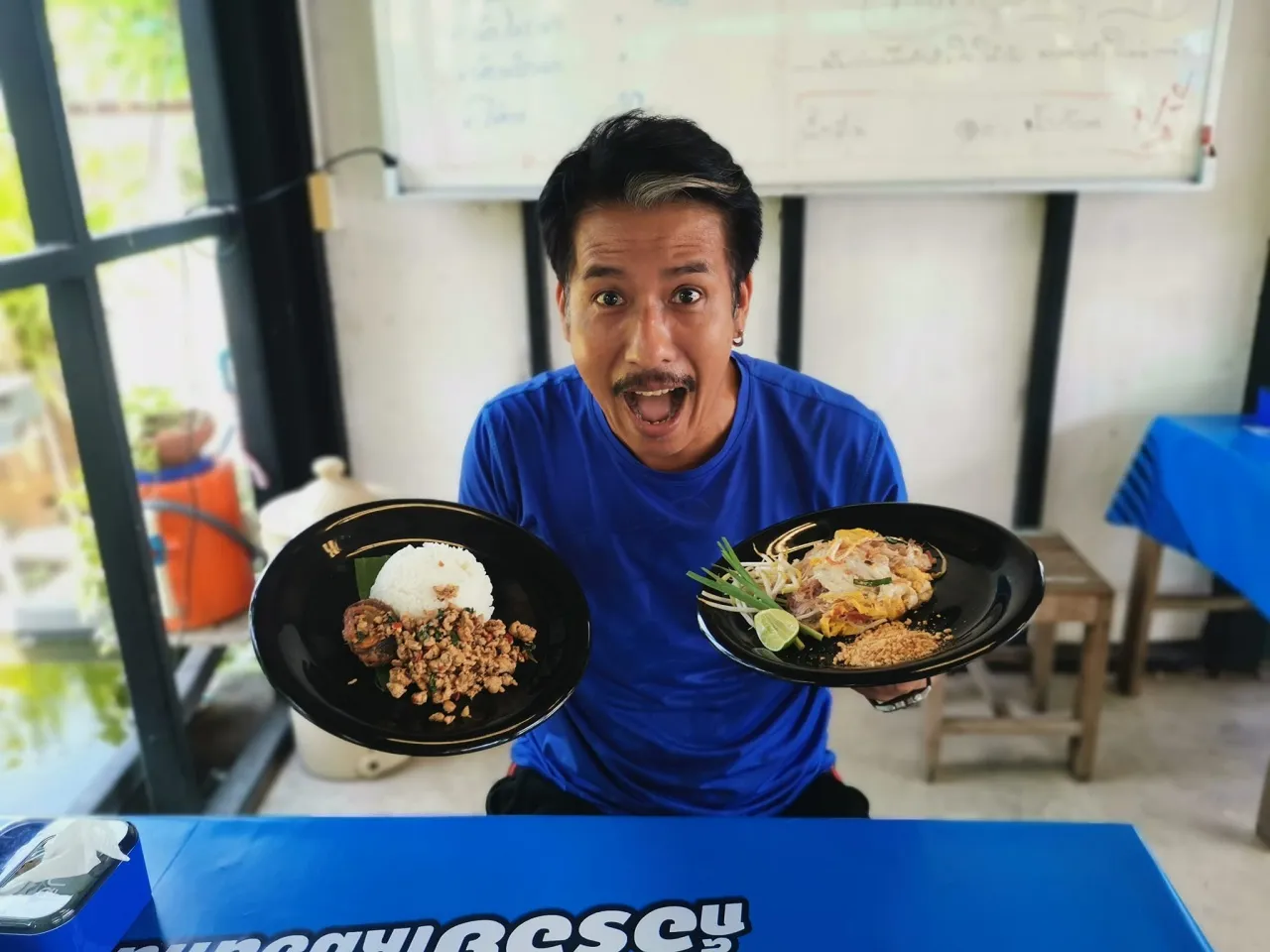 เปิดภาพล่าสุด เอ็กซ์ ไฮแจ็ค ผันตัวขายอาหารตามสั่งริมทาง ใช้ชีวิตแบบเรียบง่าย