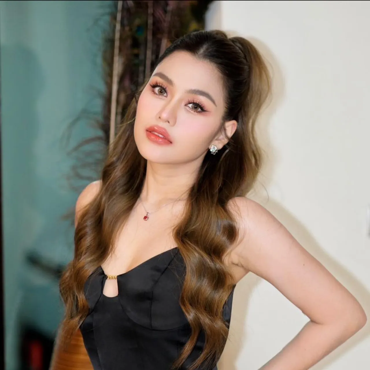 ธัญญ่า อาร์สยาม ไลฟ์ขายของ แต่โดนมิจฉาชีพบุกโกดังหลอกขายบัตรมวยการกุศล