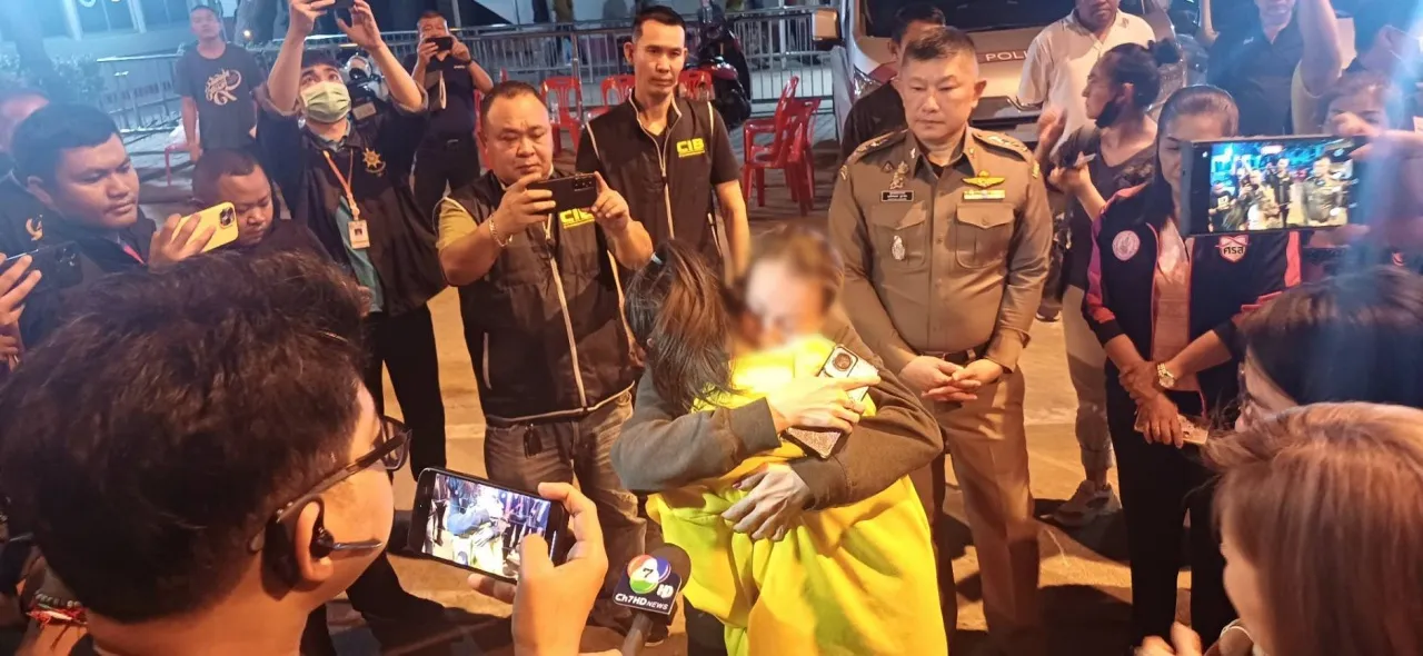 "น้องไข่มุก" เด็กวัย 14 กลับสู่อ้อมกอดครอบครัว หลังถูกหลอกไปทำงานกัมพูชา