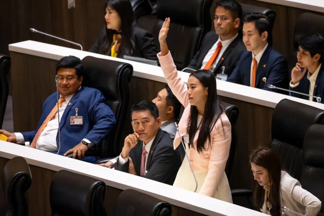 ท่านประธานคะ! เมื่อ ”การประท้วง“ เป็นเครื่องมือสกัดดาวอภิปรายฯ
