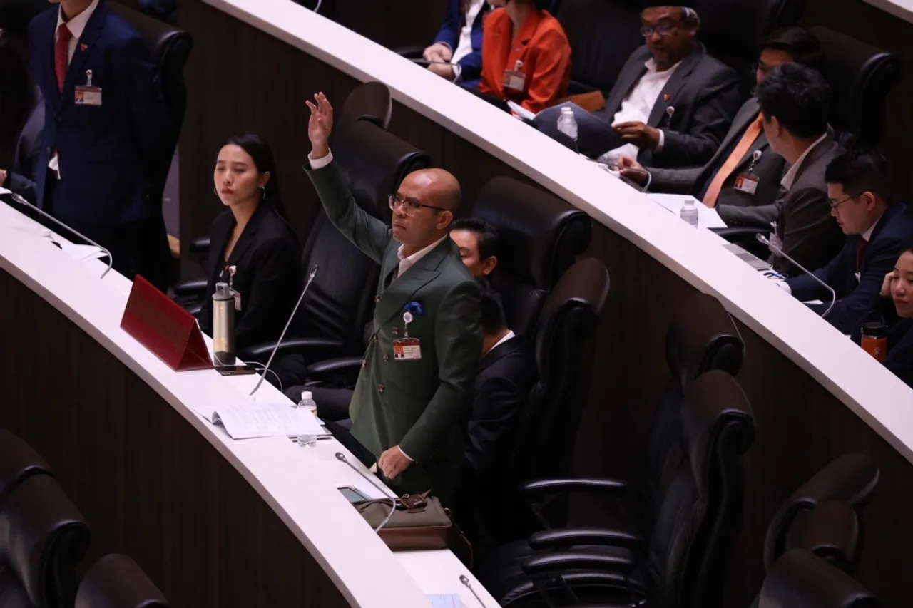ท่านประธานคะ! เมื่อ ”การประท้วง“ เป็นเครื่องมือสกัดดาวอภิปรายฯ