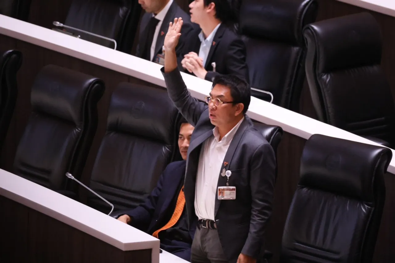 ท่านประธานคะ! เมื่อ ”การประท้วง“ เป็นเครื่องมือสกัดดาวอภิปรายฯ
