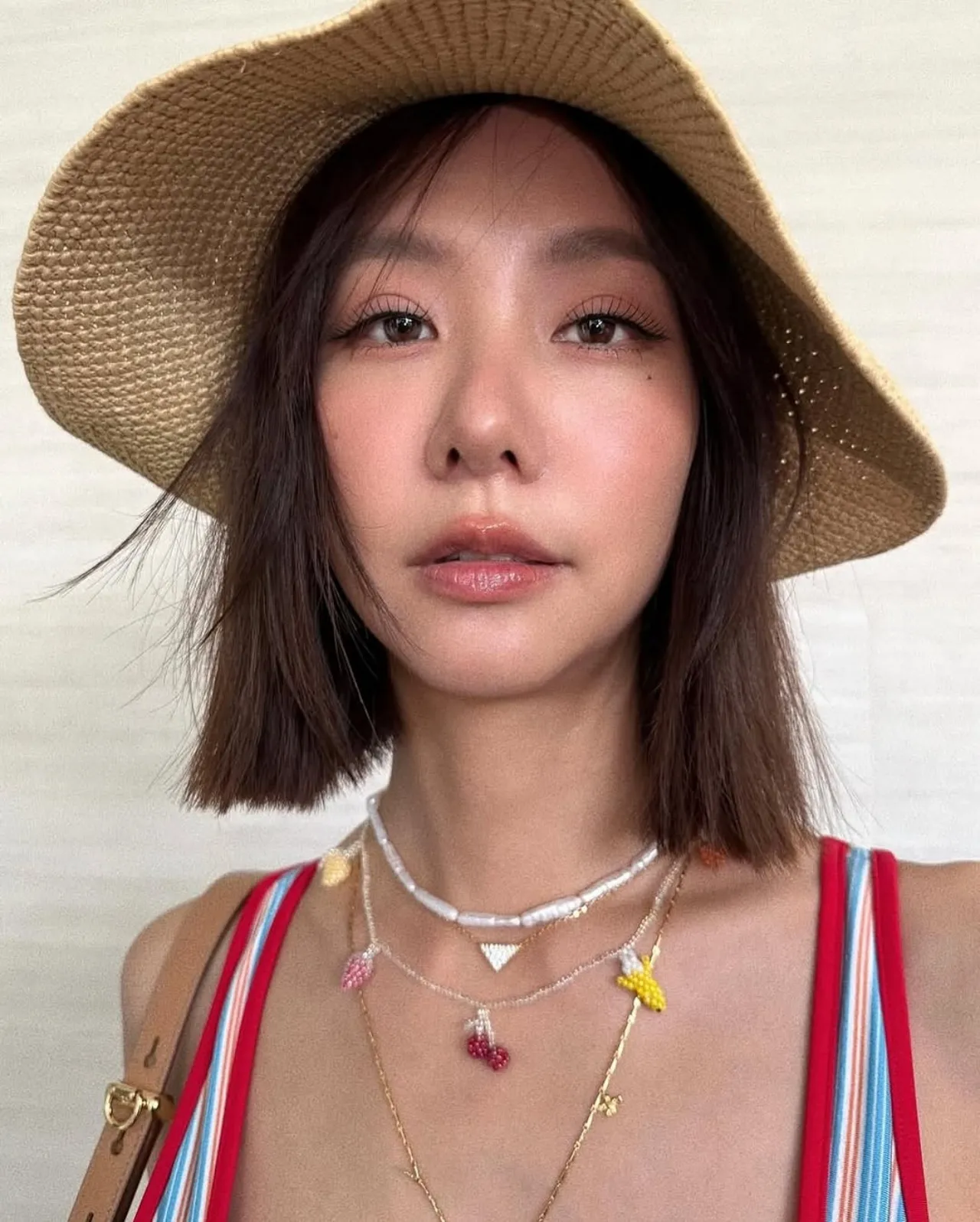 ลุคนี้ดีต่อใจ เต้ย จรินทร์พร ใส่วันพีซคว้านอกสุดแซ่บ แจกความน่ารักจนลืมอายุจริง