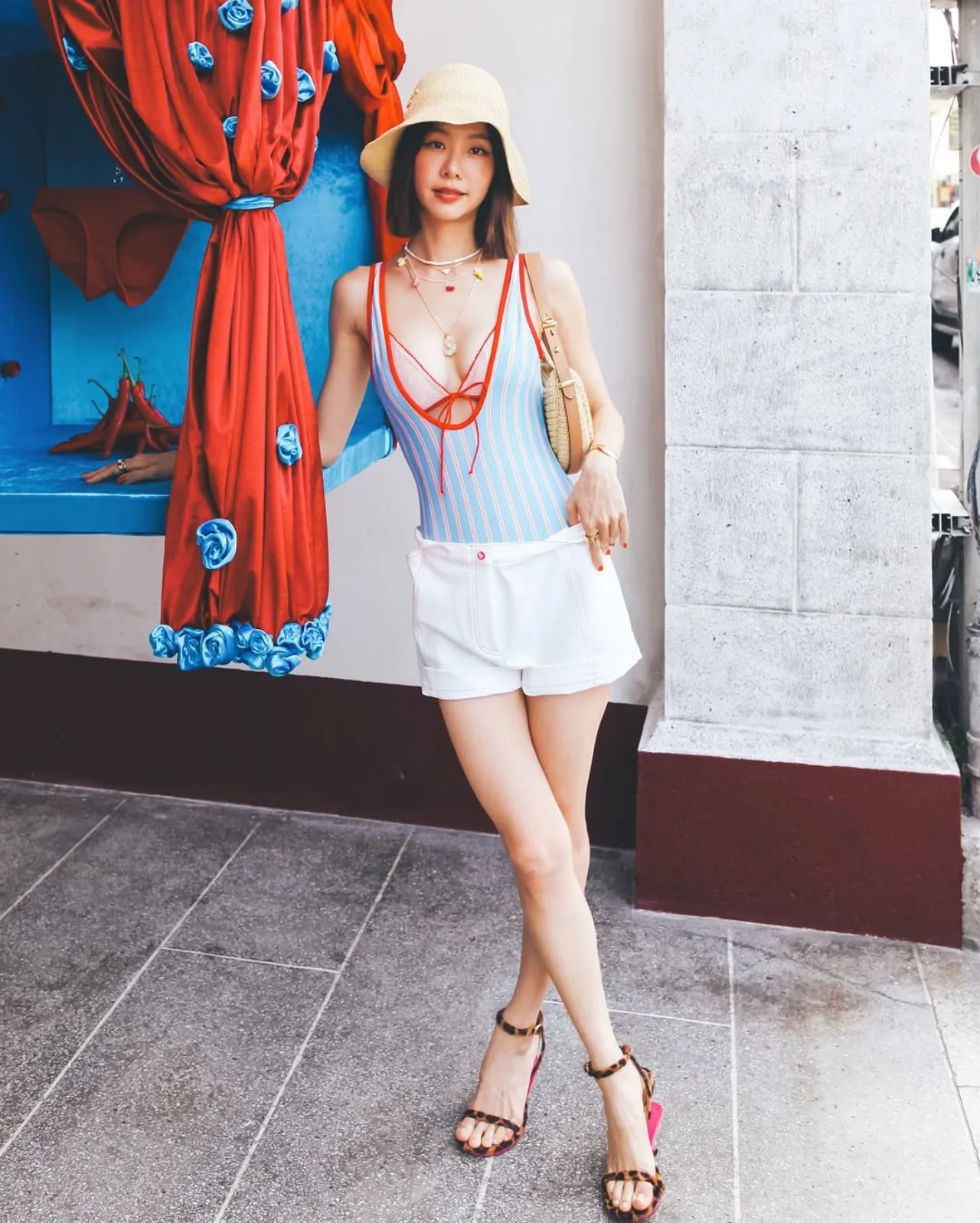 ลุคนี้ดีต่อใจ เต้ย จรินทร์พร ใส่วันพีซคว้านอกสุดแซ่บ แจกความน่ารักจนลืมอายุจริง