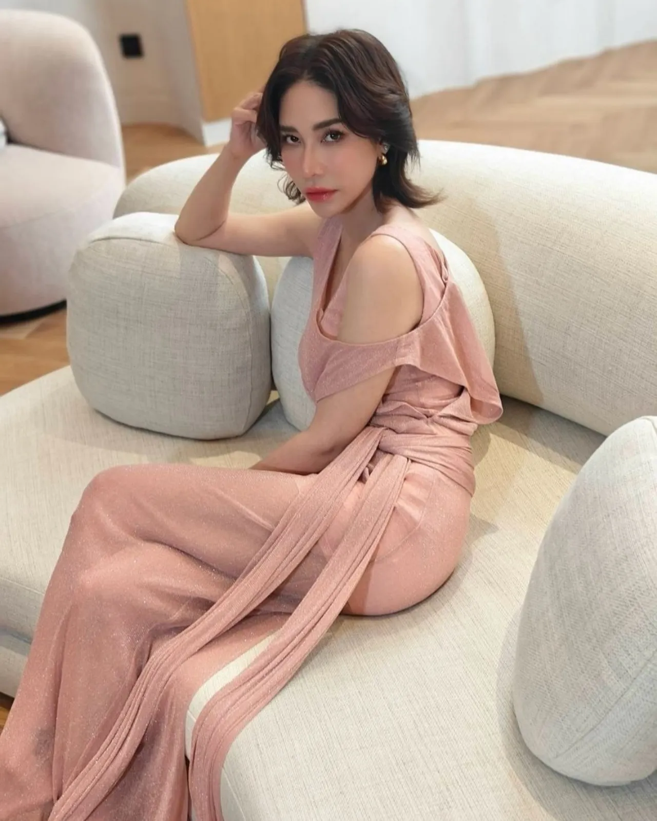 พลอย เฌอมาลย์ กลับมาโฟกัสที่ตัวเอง อยากบอกชีวิตไม่แฮปปี้ แต่ตัวเองแฮปปี้ก็พอแล้ว