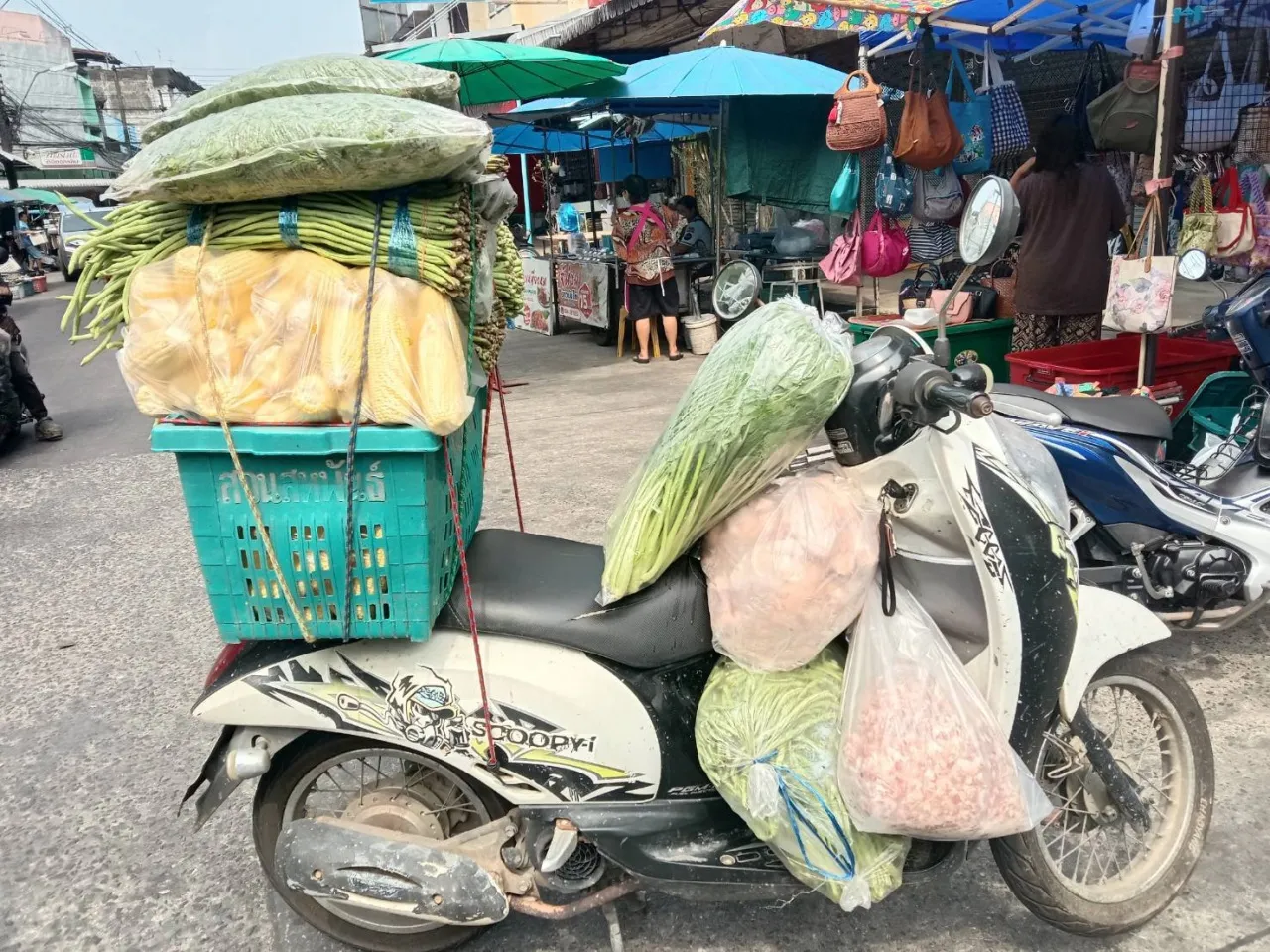 เปิดใจ หมอเจี้ยบ ใจบุญทำข้าวกล่องแจกผู้ยากไร้ทุกวันมา 4 ปี สุขใจที่ได้เห็นรอยยิ้มทุกคน