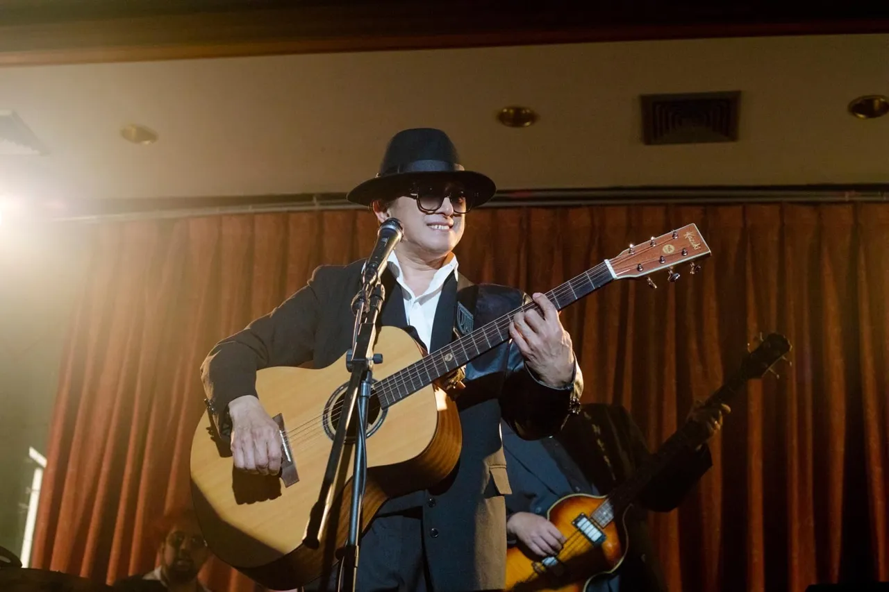 เกิดอะไรขึ้น? แฟนคลับพากันเป็นห่วง หลังเห็น ติ๊ก ชีโร่ โพสต์ภาพกระบอกปืน